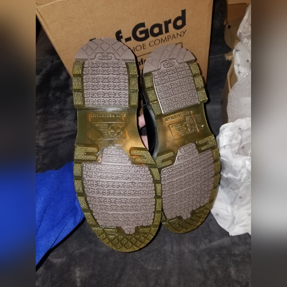 Dr. Martens 2976 Chelsea Boot, Size 9, Black leather. - Picture 7 of 9